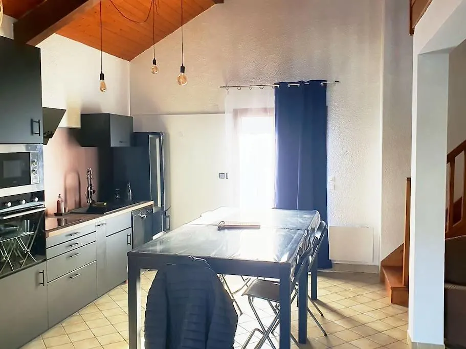 Spacieux Logement Idealement Situe Saint Avre la Chambre 아파트